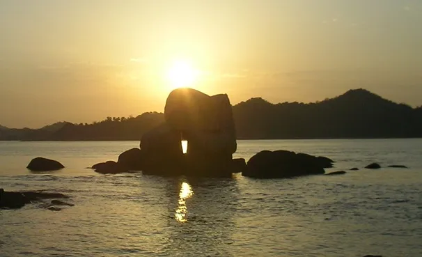 三ツ石の本物の写真