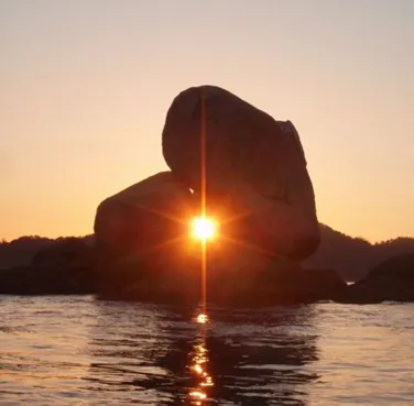 三ツ石の本物の写真